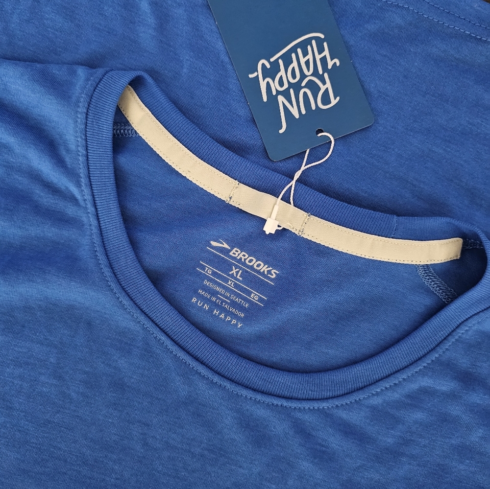 NWT MEN'S RUN HAPPY DISTANCE GRAPHIC SHORT SLEEVE - Picture 4 of 6